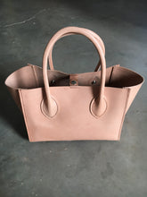 Load image into Gallery viewer, veg tan leather tote liten handsewn

